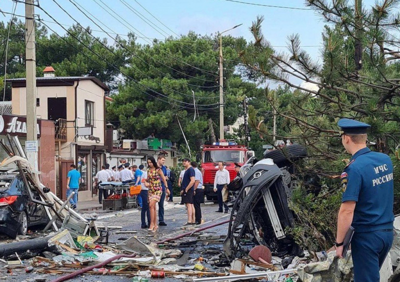 Взрыв газа произошёл в Геленджике: фото с места ЧП  