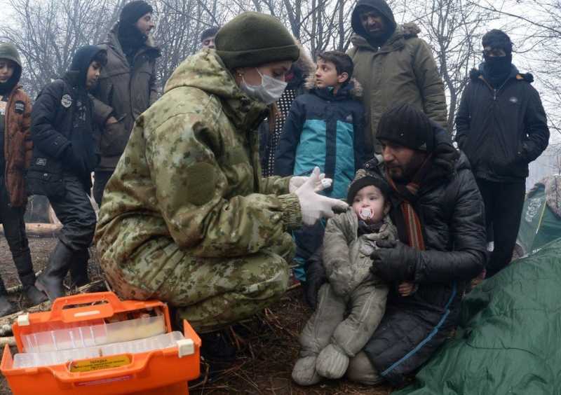 Некуда бежать: фото мигрантов и военных на белорусско-польской границе